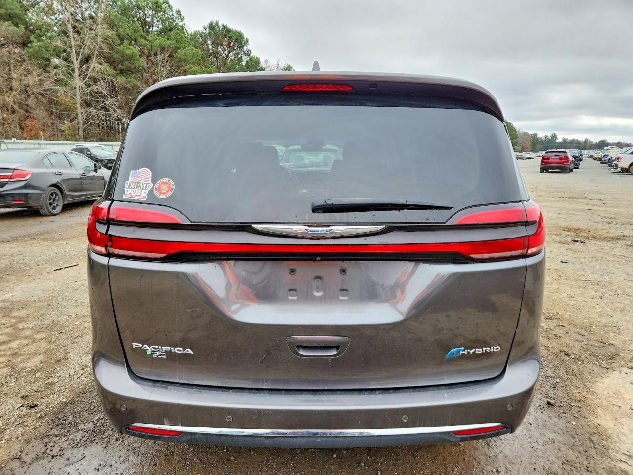 2021 Chrysler Pacifica Hybrid Touring L - Image 6