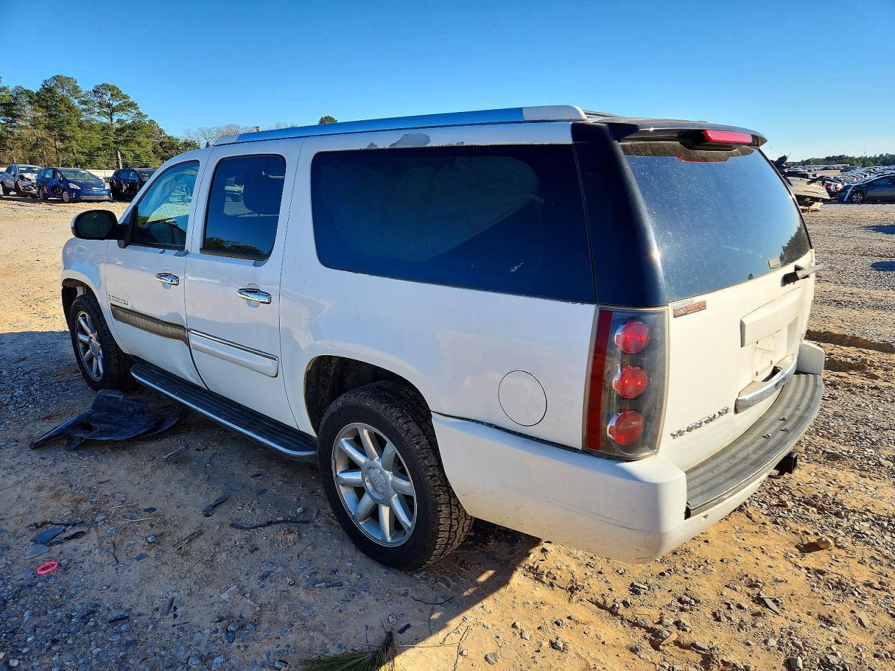 2007 GMC Yukon Xl Denali - Image 2