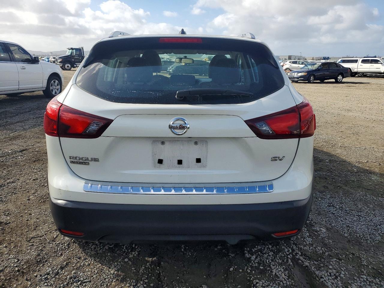 2018 Nissan Rogue Sport S - Image 6