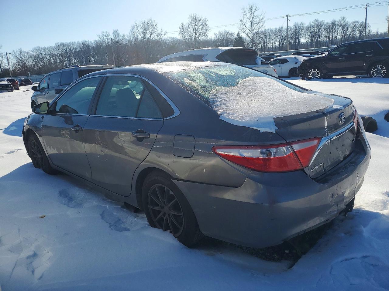 2017 Toyota Camry Le - Фото 2