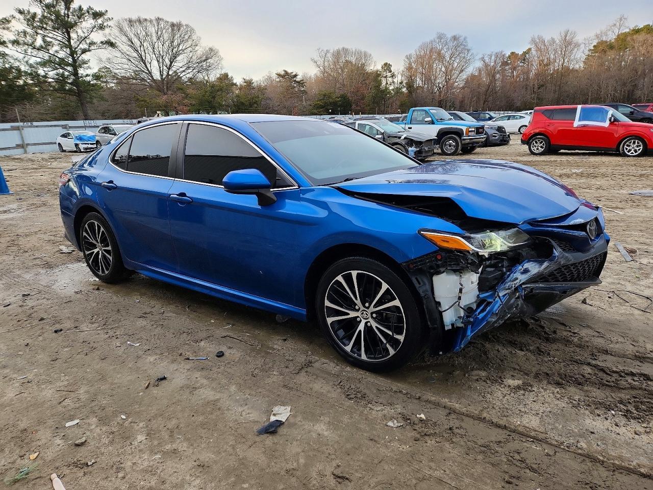 2020 Toyota Camry Se - Фото 4