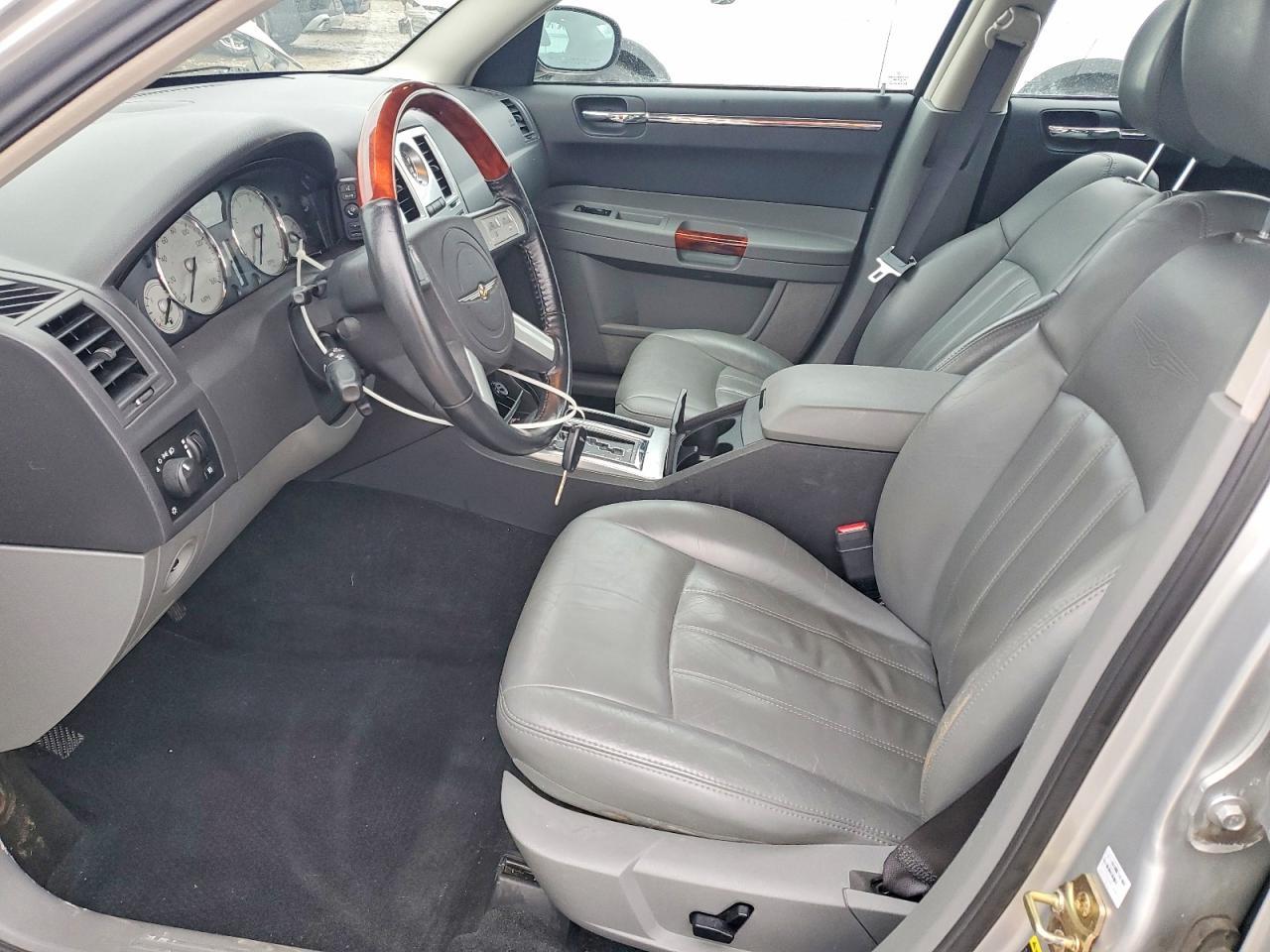 2005 Chrysler 300C - Фото 7