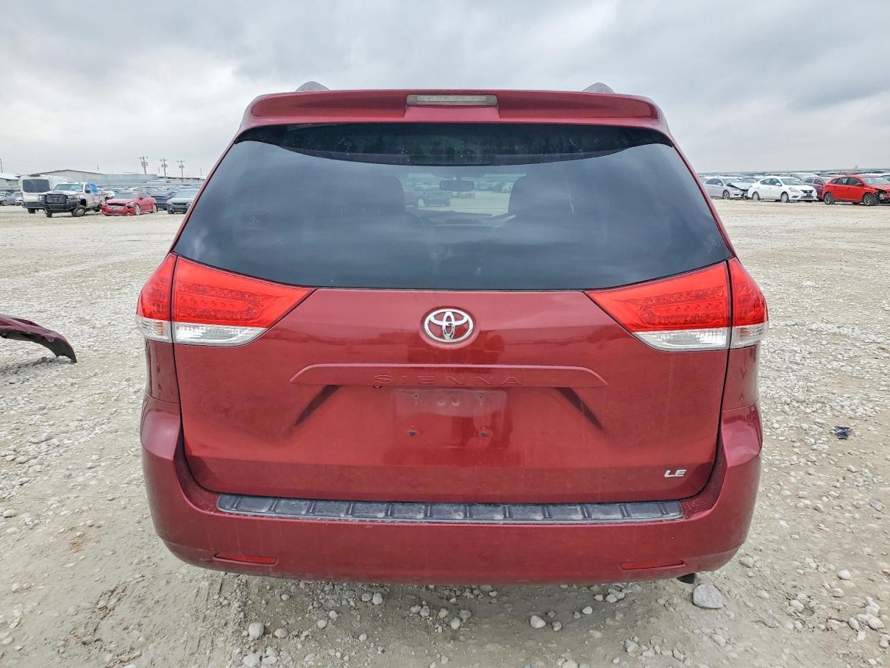 2013 Toyota Sienna Le - Image 6