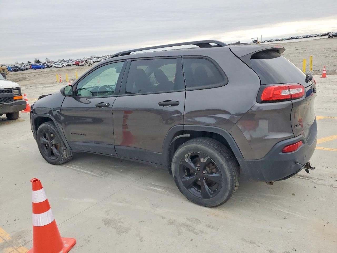 2017 Jeep Cherokee Sport - Фото 2