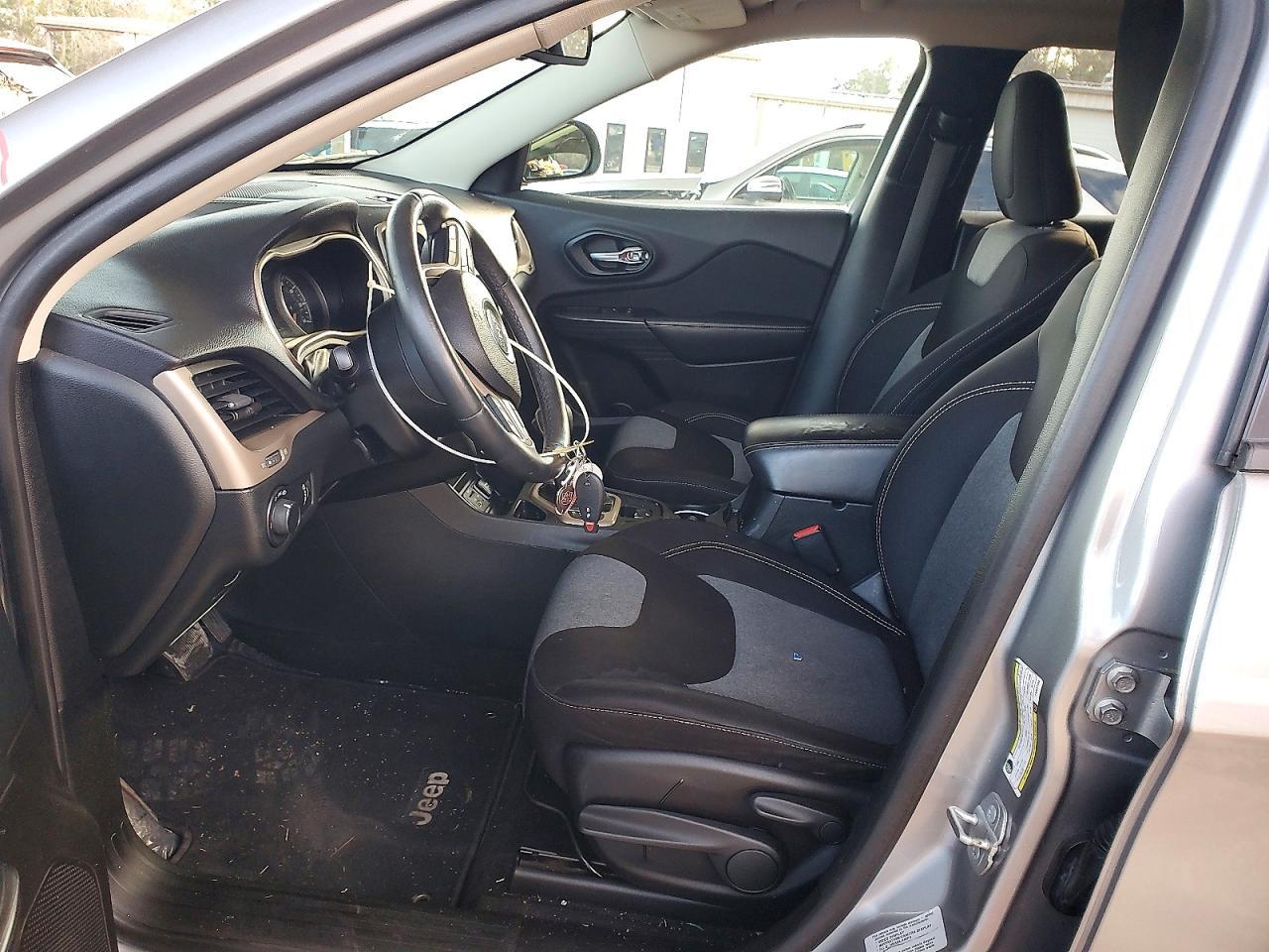 2015 Jeep Cherokee Sport - Image 7