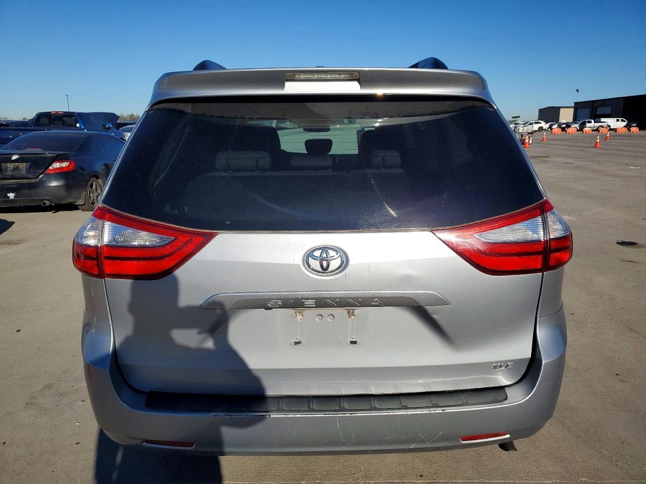 2015 Toyota Sienna Xle - Image 6