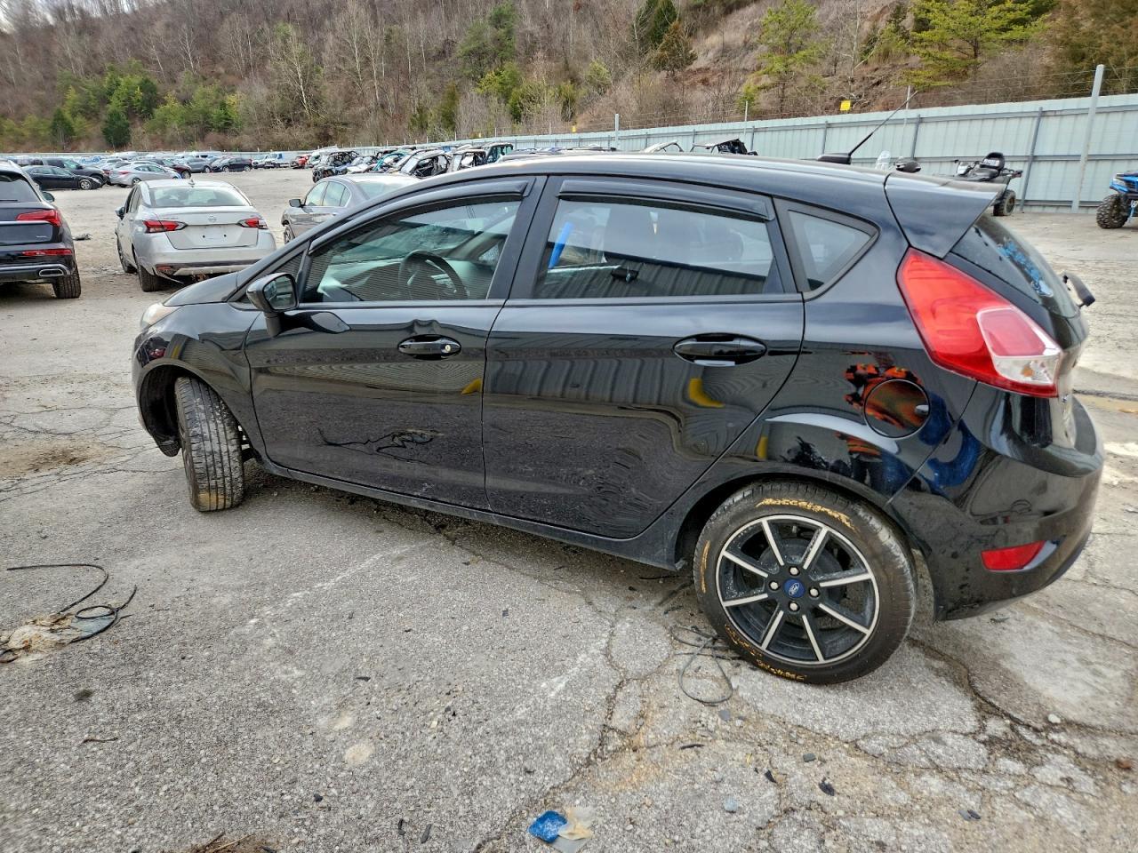 2018 Ford Fiesta Se - Фото 2