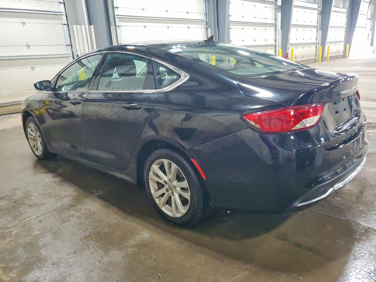 2015 Chrysler 200 Limited - Фото 2