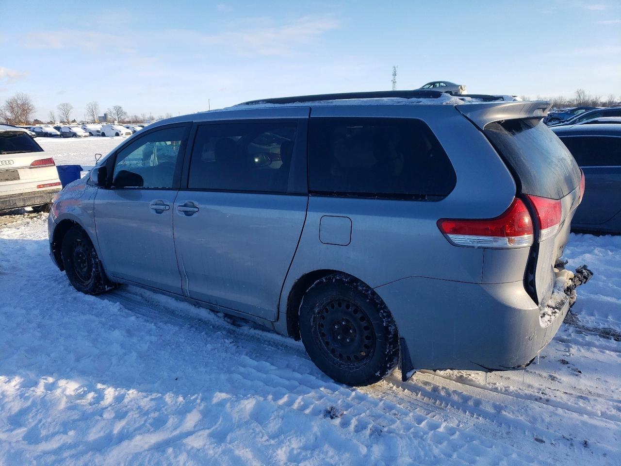 2011 Toyota Sienna Xle - Фото 2
