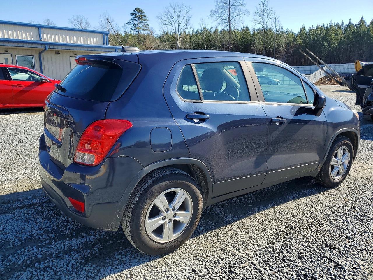2019 Chevrolet Trax Ls - Image 3