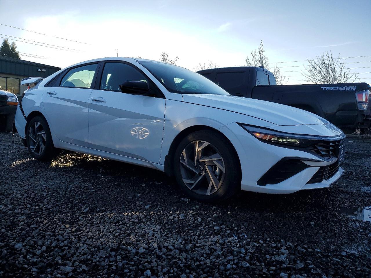 2025 Hyundai Elantra Sel Sport - Фото 4