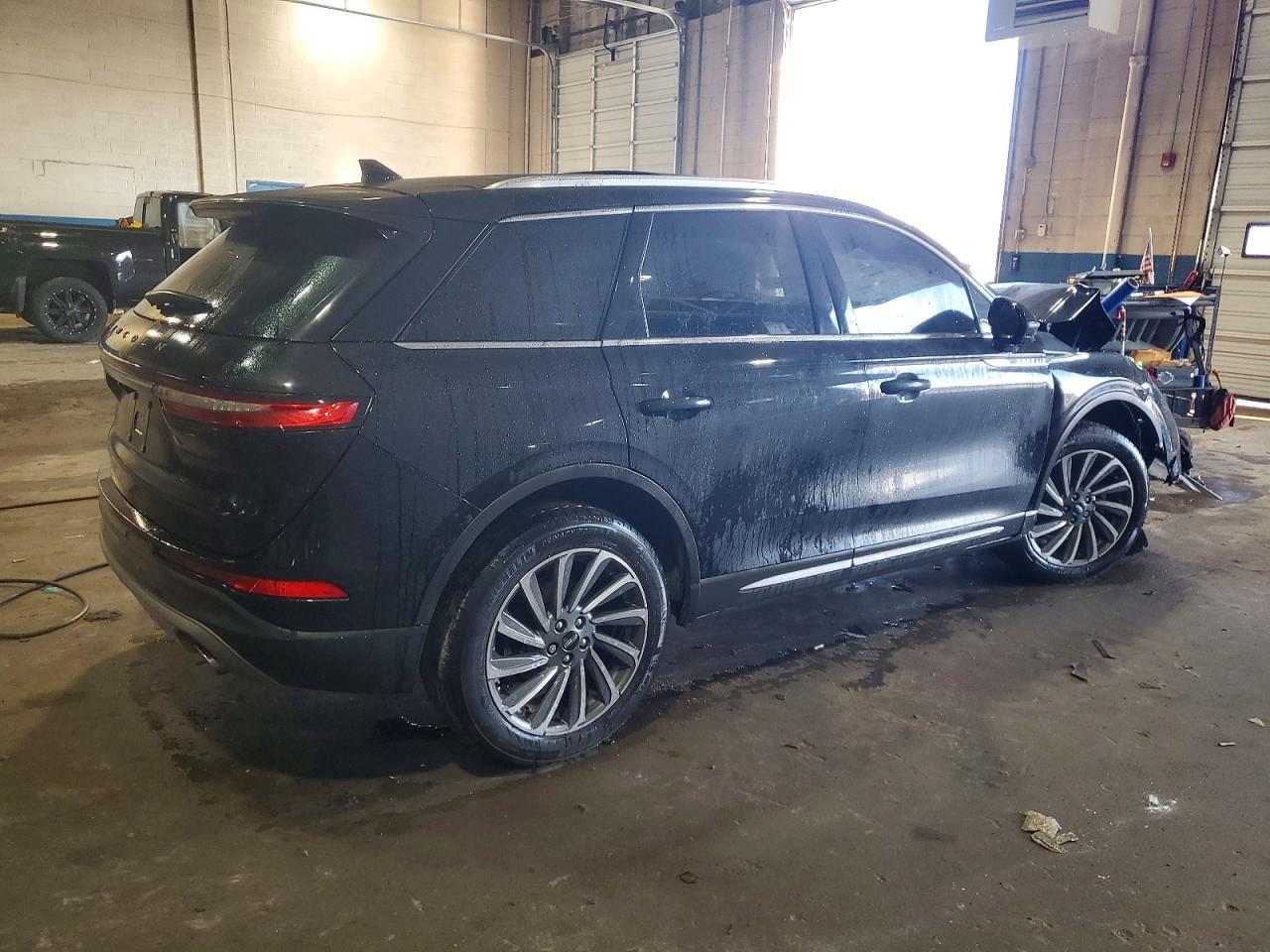 2023 Lincoln Corsair Reserve - Фото 3