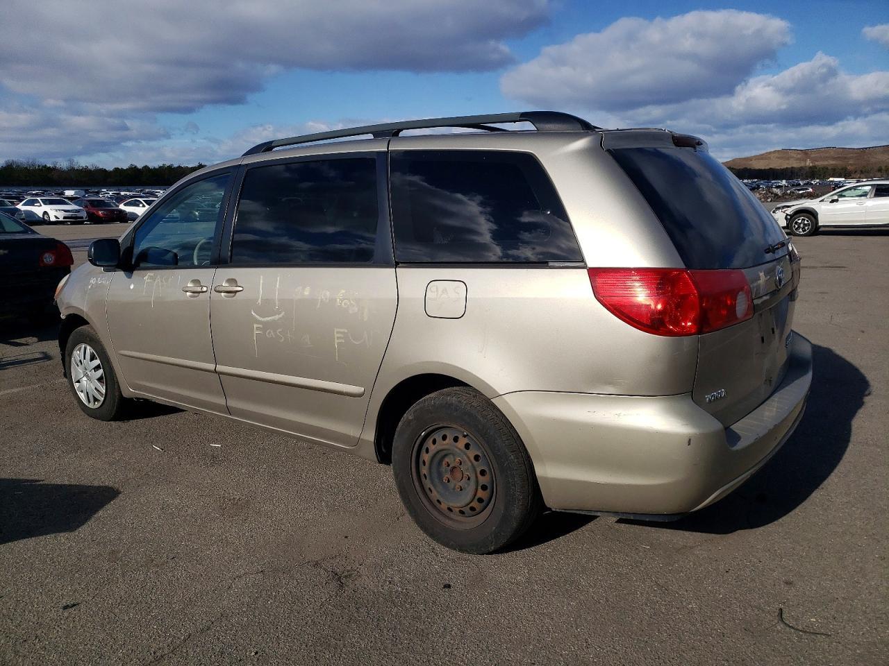 2007 Toyota Sienna Ce - Image 2