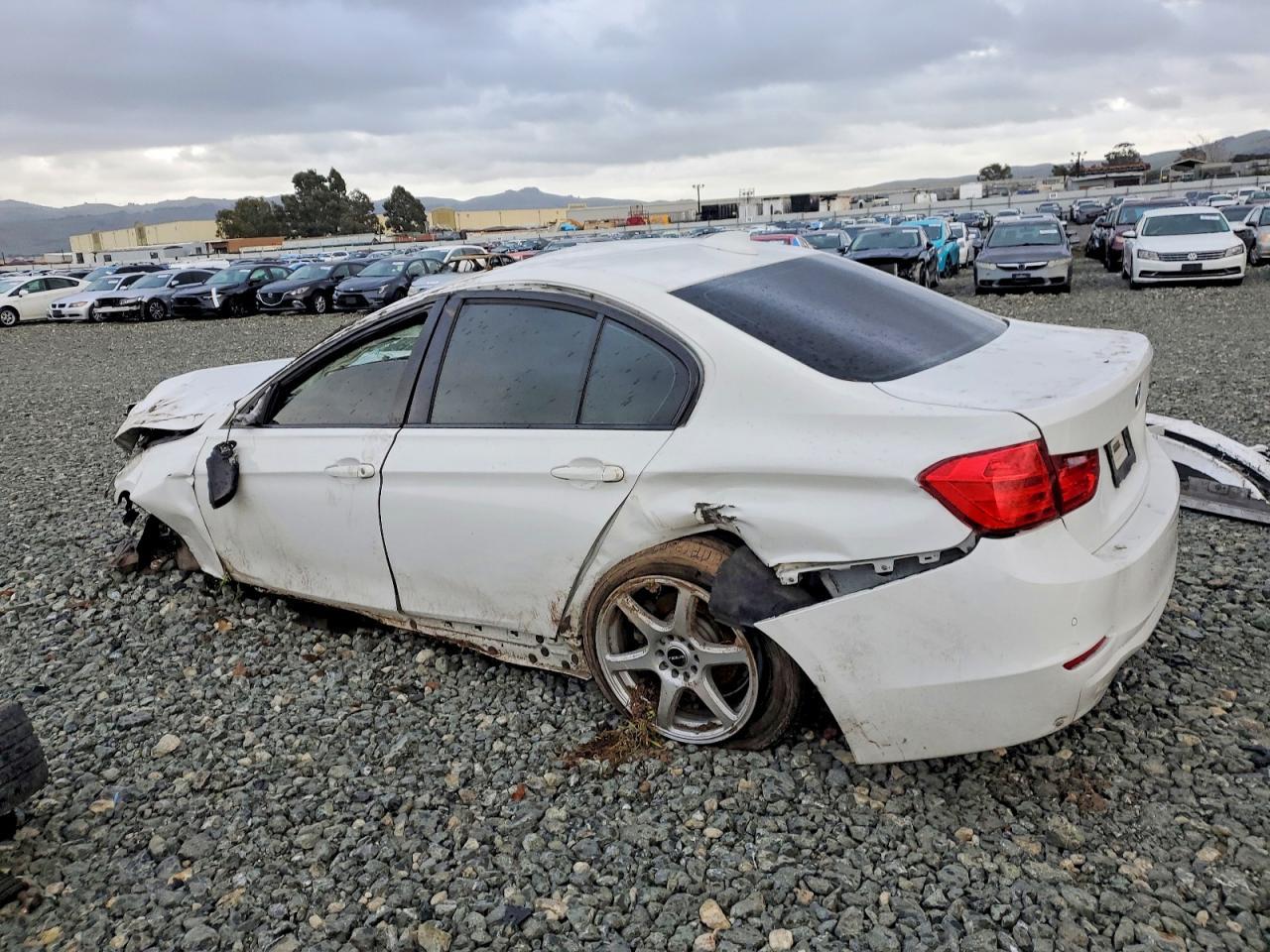 2015 BMW 320 I xDrive - Фото 2