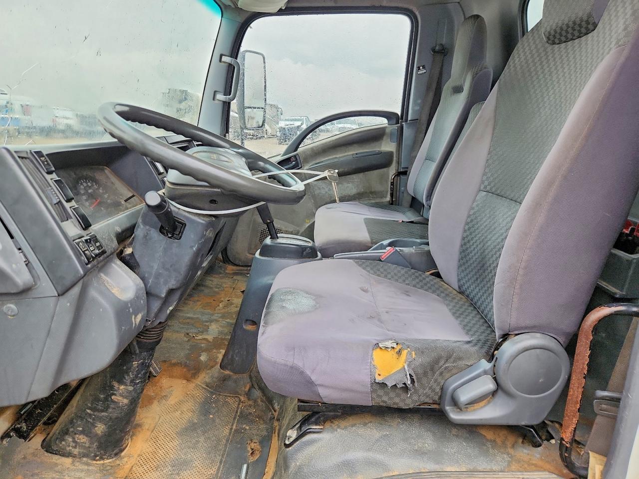 2015 Isuzu Npr Box Truck - Image 7