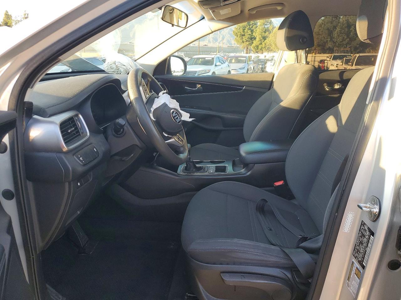 2019 Kia Sorento L - Image 7