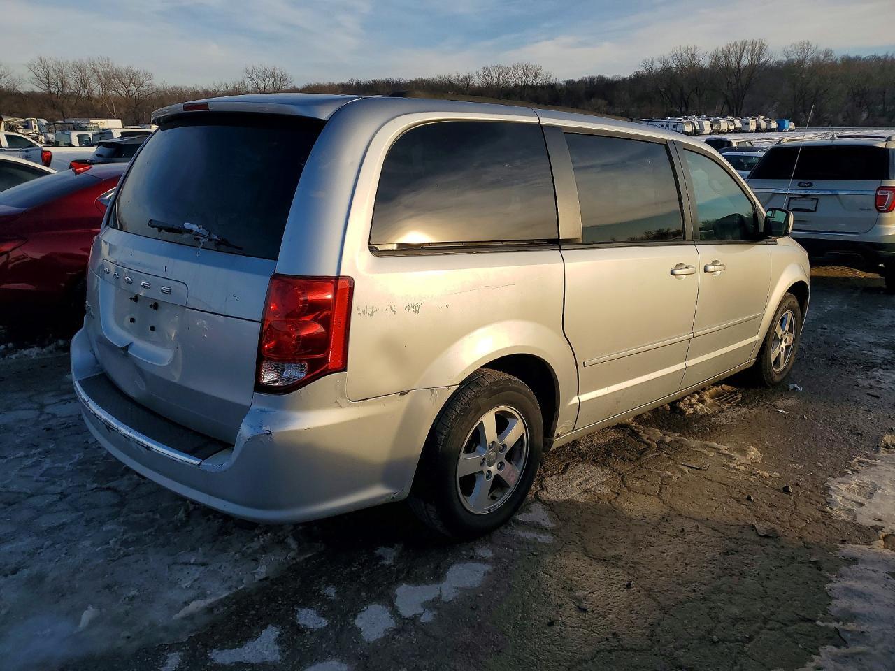 2012 Dodge Grand Caravan Sxt - Image 3