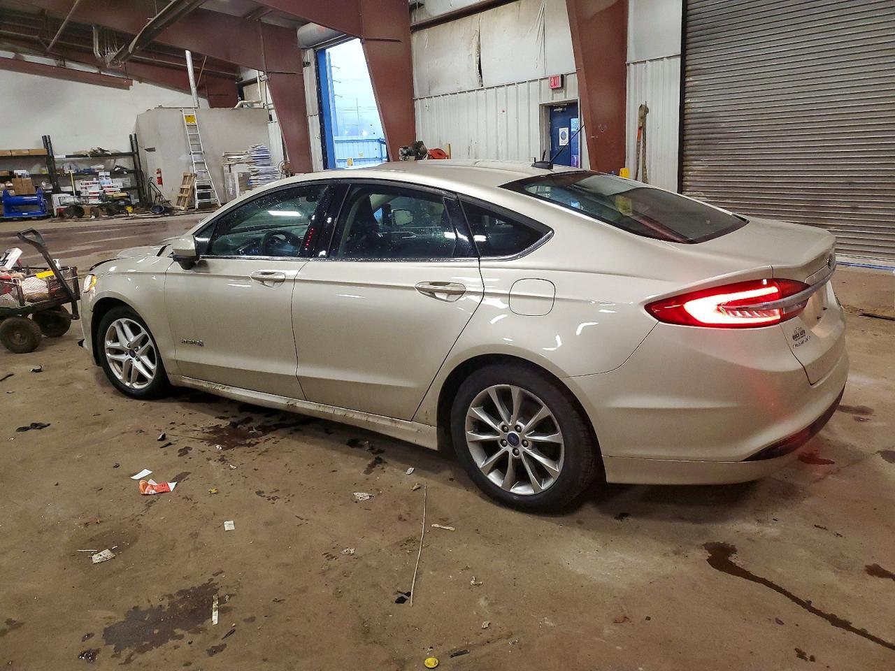 2017 Ford Fusion Se Hybrid - Image 2