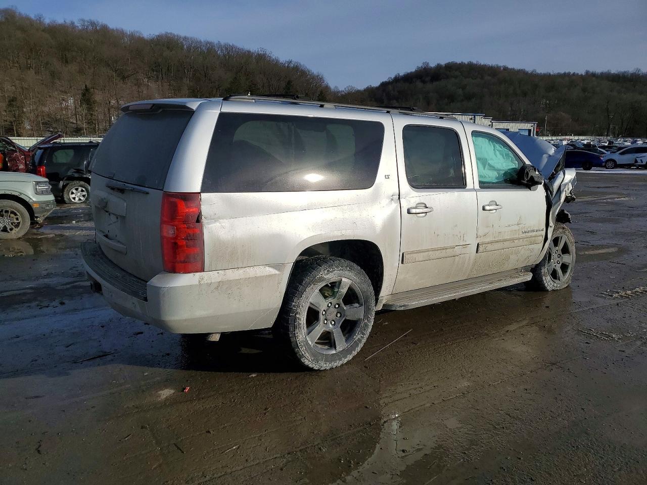 2014 Chevrolet Suburban K1500 Lt - Image 3