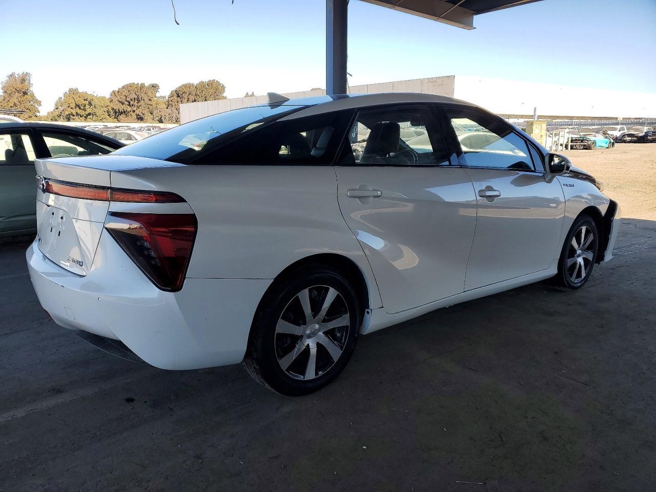 2017 Toyota Mirai Base - Фото 3