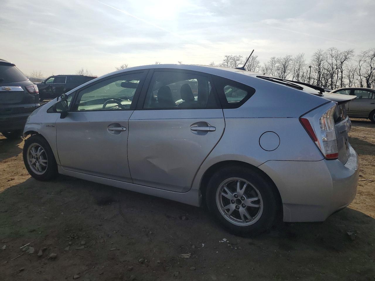 2011 Toyota Prius - Image 2