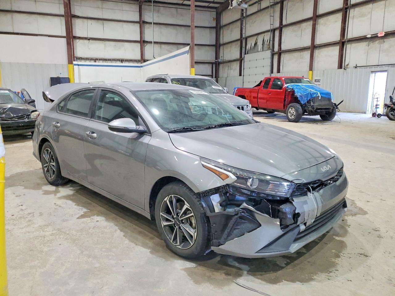 2023 Kia Forte Lxs - Фото 4