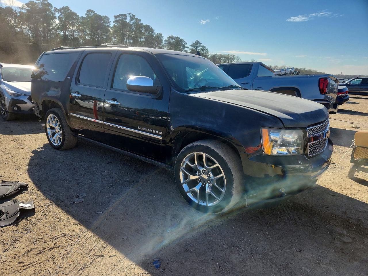 2013 Chevrolet Suburban C1500 Ltz - Image 4