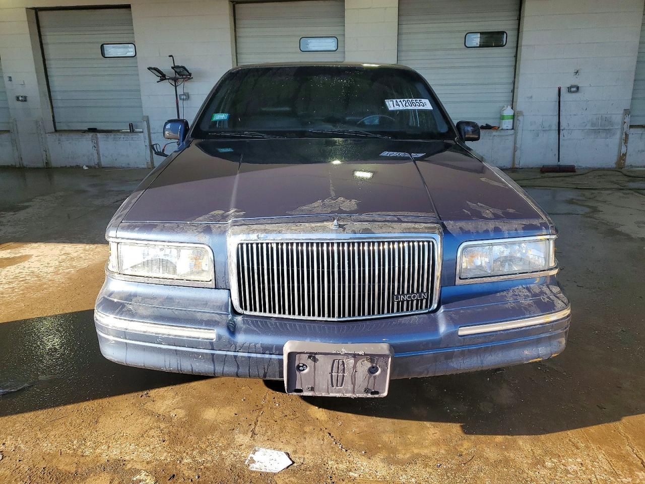 1996 Lincoln Town Car Executive - Image 5