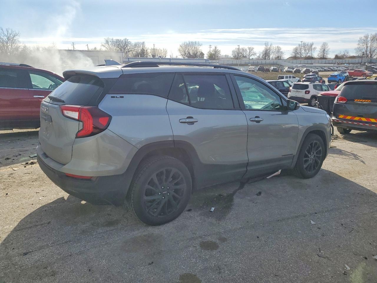 2024 GMC Terrain Sle - Image 3