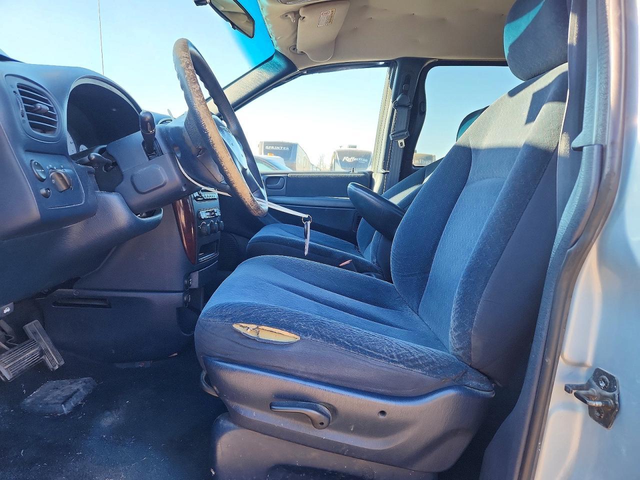 2001 Chrysler Town & Country Lx - Image 7