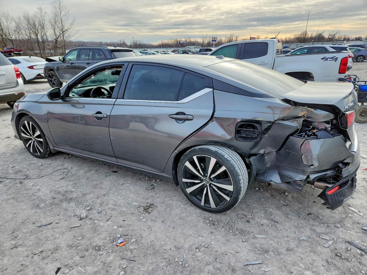 2022 Nissan Altima Sr - Image 2