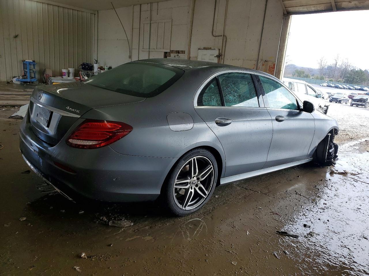 2019 Mercedes-Benz E 300 4Matic - Фото 3