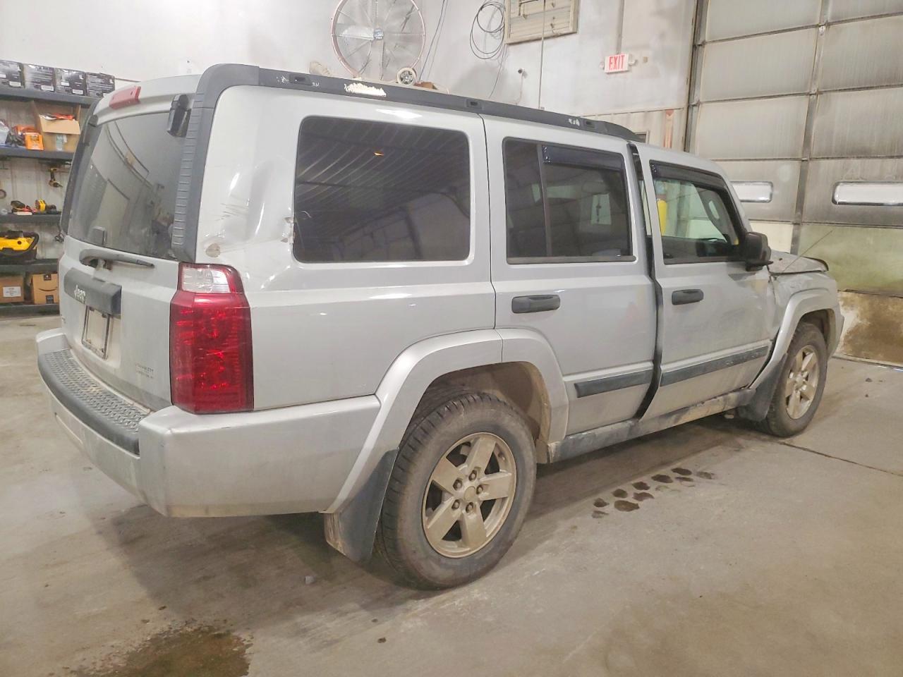 2006 Jeep Commander - Фото 3