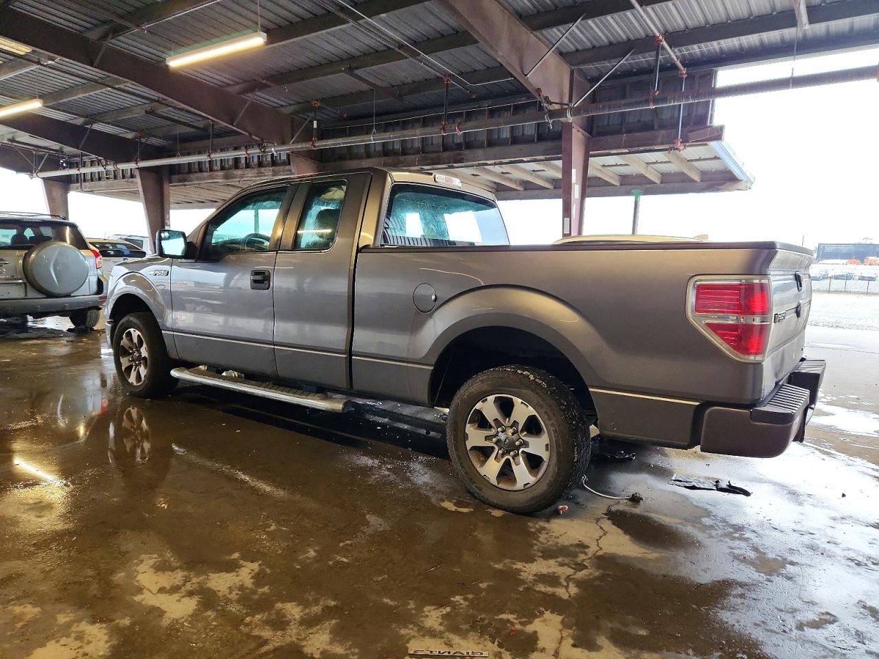 2013 Ford F150 Super Cab - Фото 2