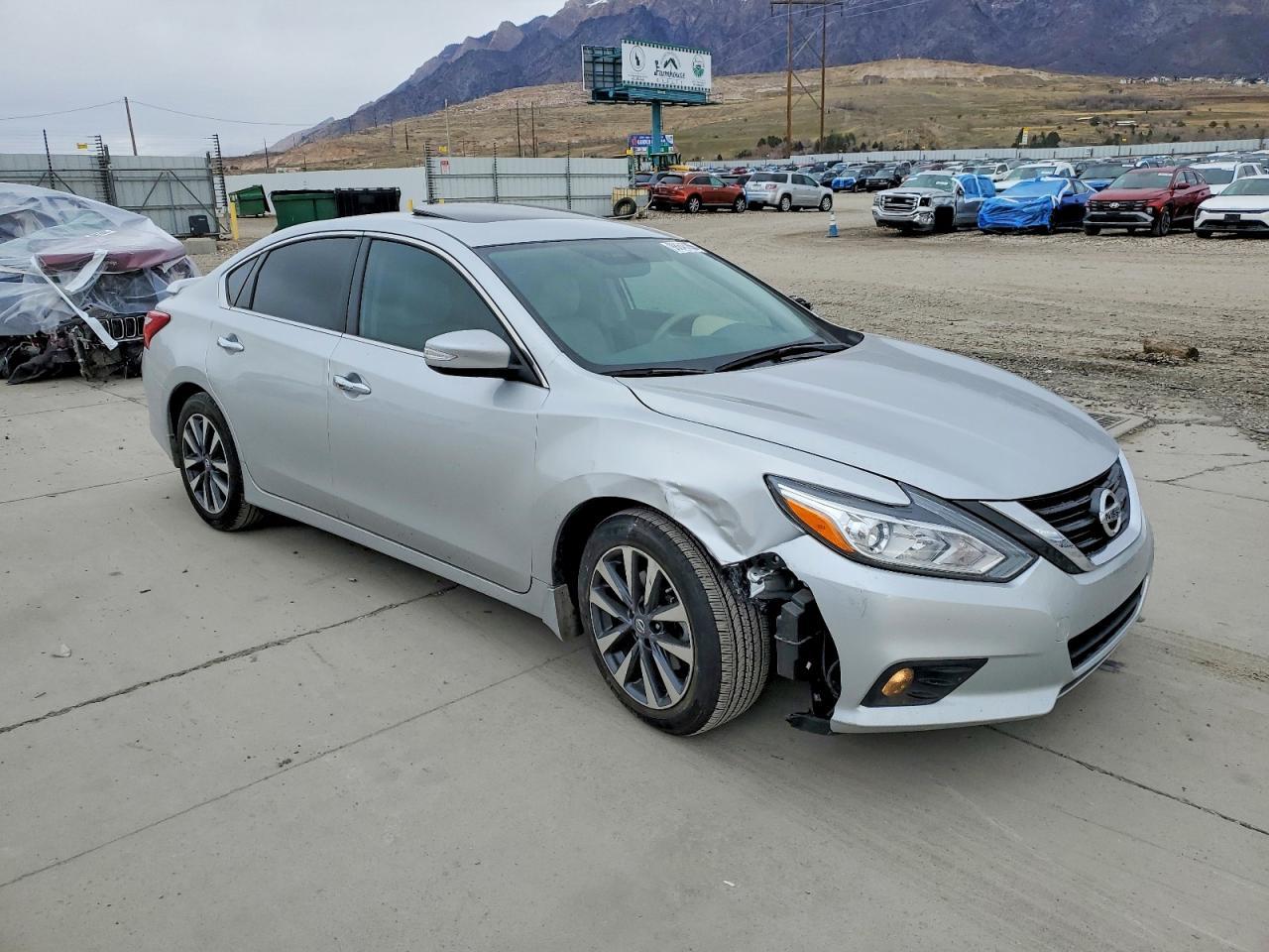 2016 Nissan Altima 2.5 - Image 4