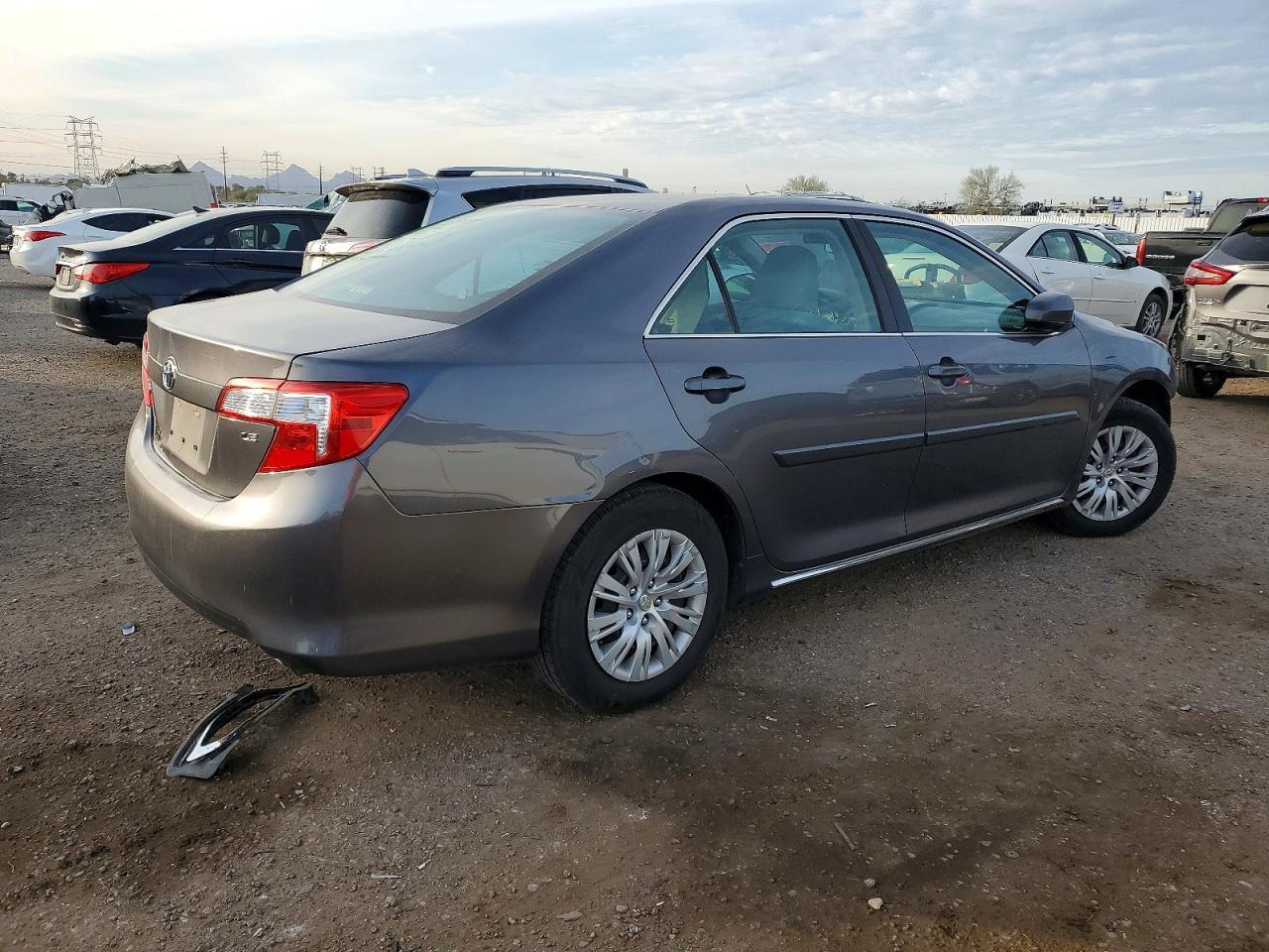 2014 Toyota Camry Le - Фото 3
