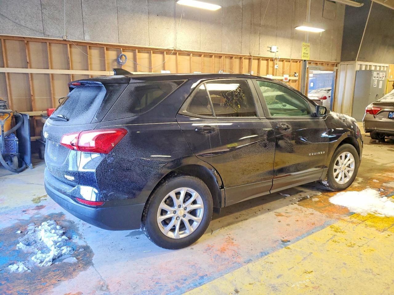 2021 Chevrolet Equinox Ls - Image 3