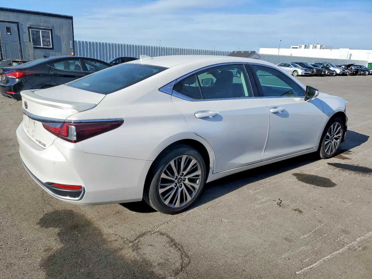2021 Lexus Es - Image 3