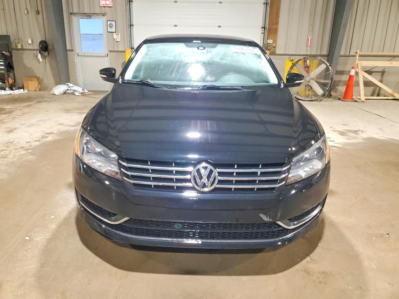 2015 Volkswagen Passat S - Фото 5