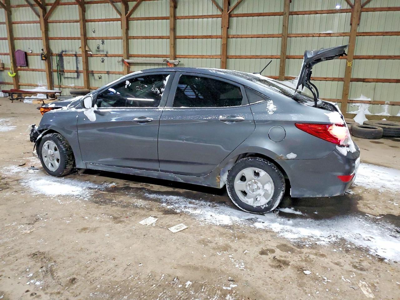 2012 Hyundai Accent Gls - Image 2