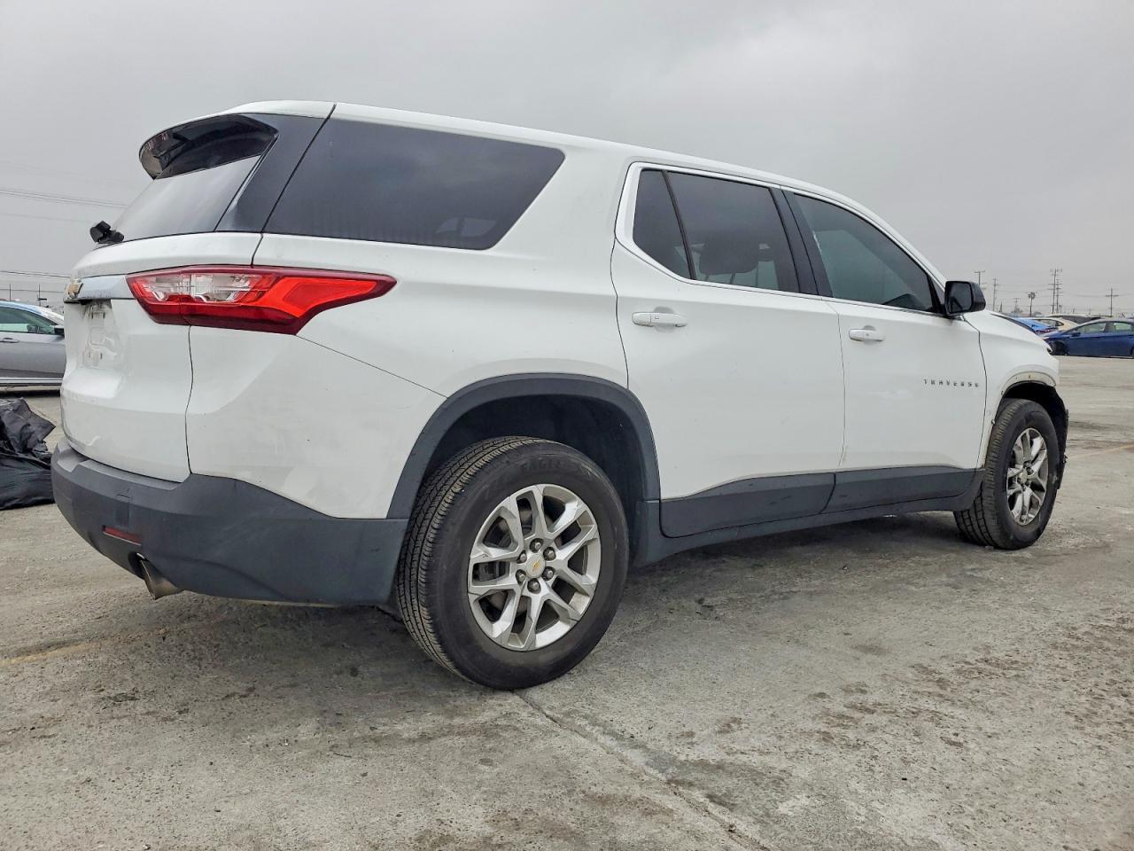 2018 Chevrolet Traverse Ls - Фото 3