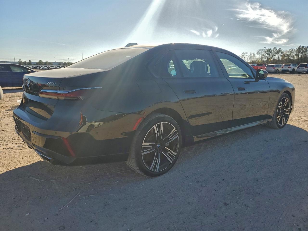 2025 BMW 760 Xi - Фото 3