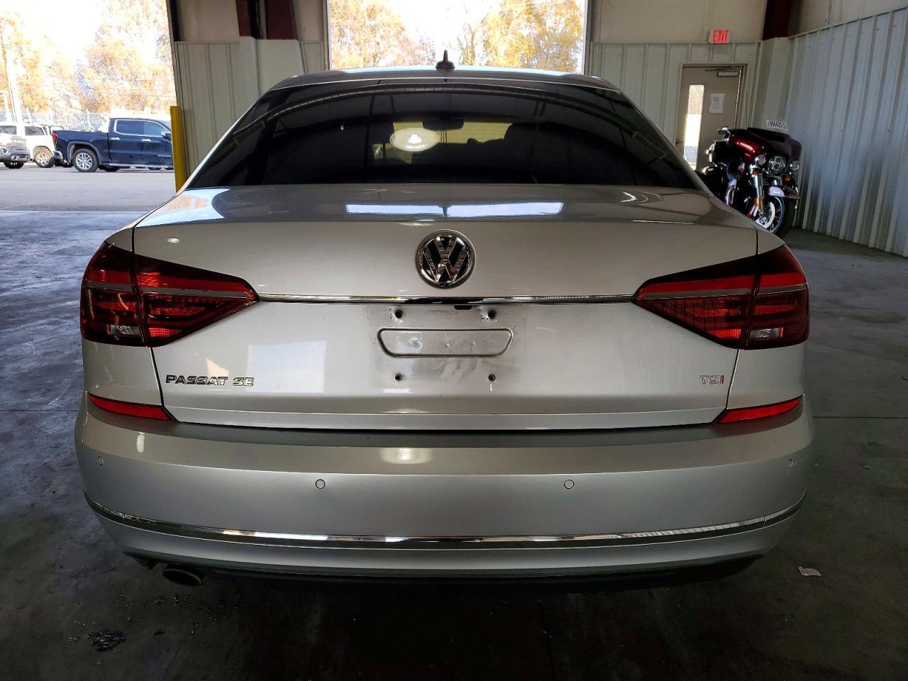 2017 Volkswagen Passat Se - Фото 6