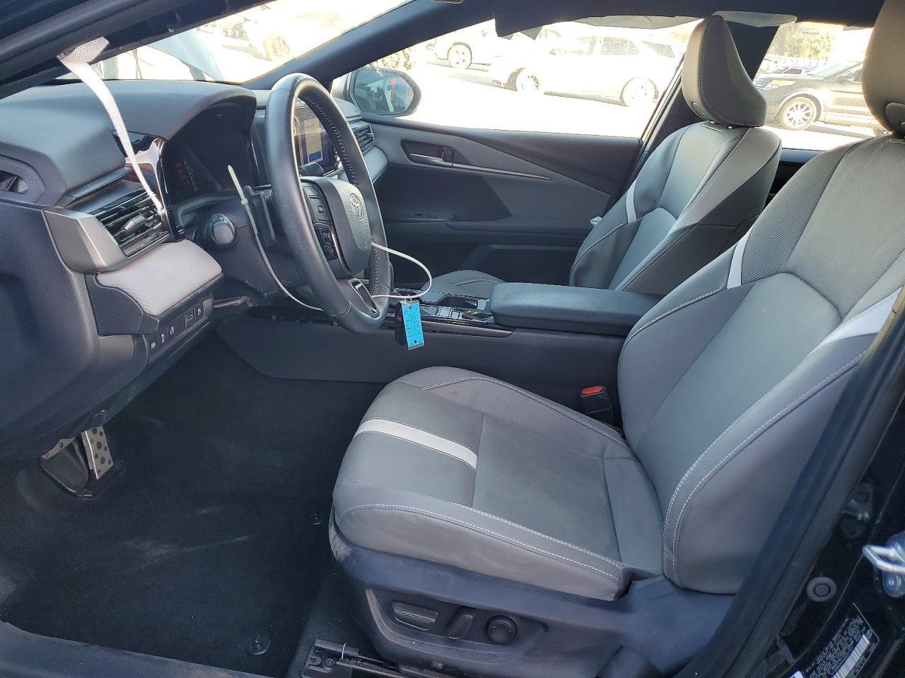 2025 Toyota Camry Se - Image 7