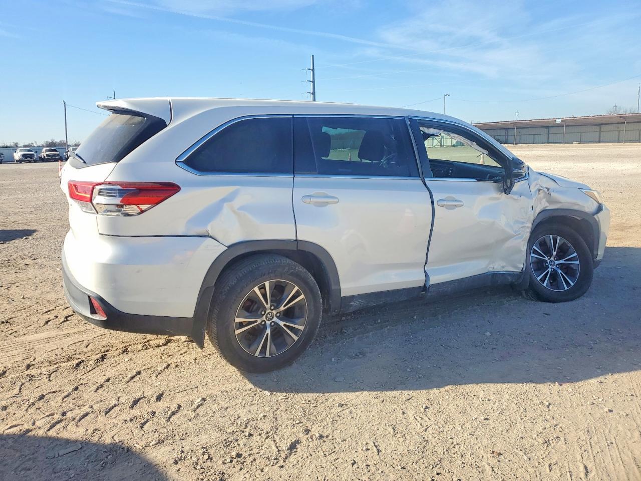 2019 Toyota Highlander Le - Фото 3
