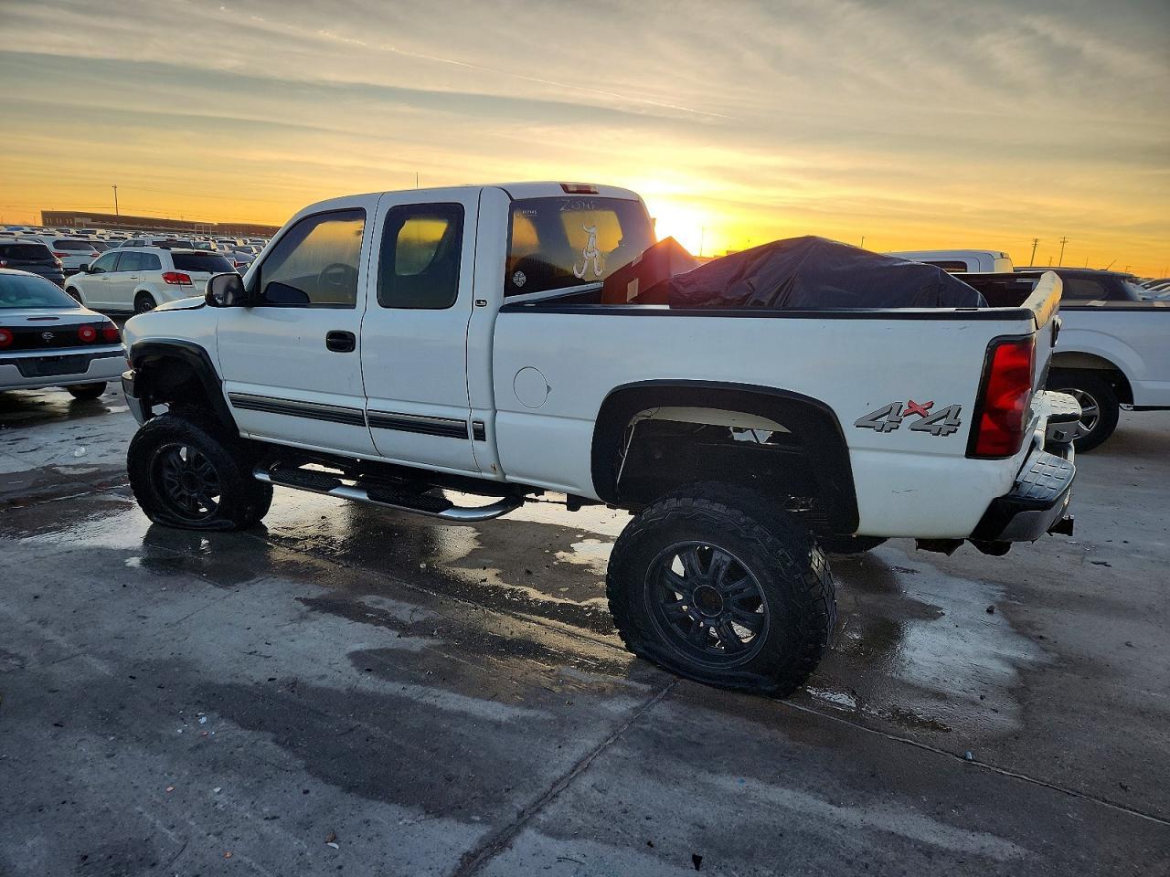 2001 Chevrolet Silverado K2500 Heavy Duty - Image 2