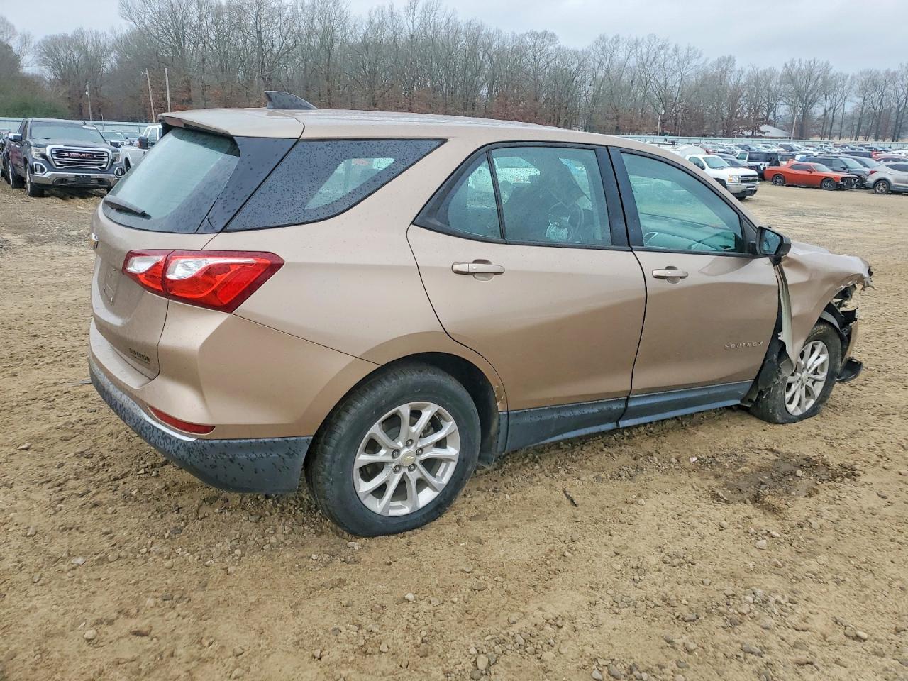 2018 Chevrolet Equinox Ls - Image 3