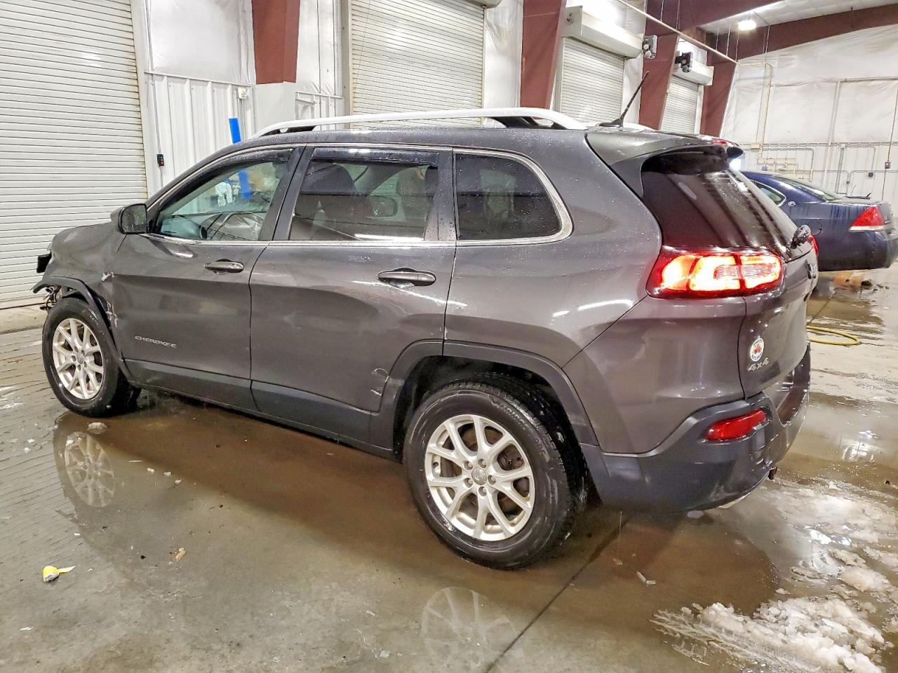 2015 Jeep Cherokee Latitude - Фото 2