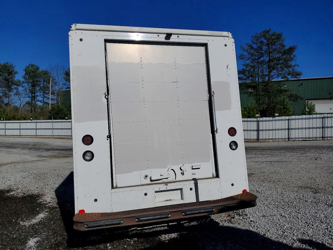 2021 Ford Econoline E450 Super Duty Commercial Stripped Chassis - Фото 6