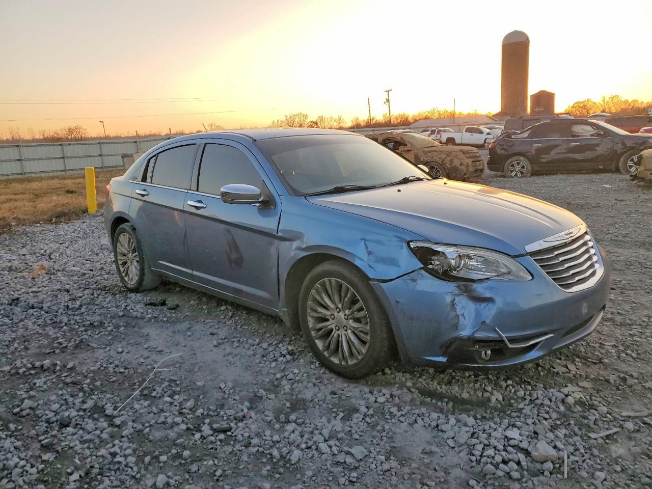 2011 Chrysler 200 Limited - Фото 4